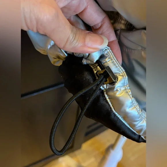 ASOS Topshop silver metallic puffer jacket. Elastic cuff insets. 2 pockets. M - Picture 6 of 10